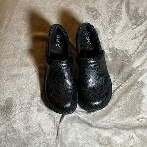 b.o.c. Women’s Black Embossed Floral Slip-Ons